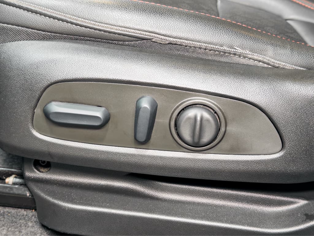2023 Chevrolet Bolt EUV view 6