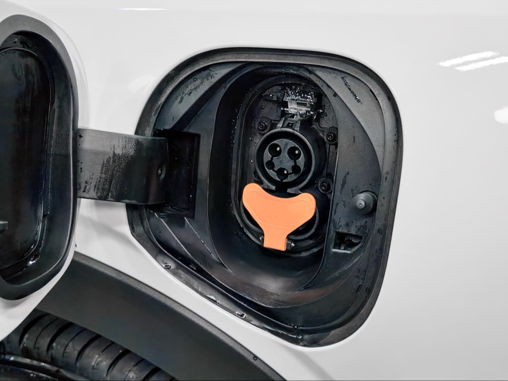 2023 Chevrolet Bolt EUV view 5
