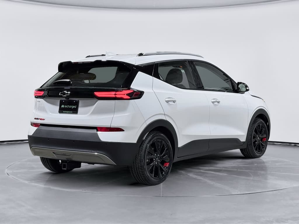 2023 Chevrolet Bolt EUV view 3