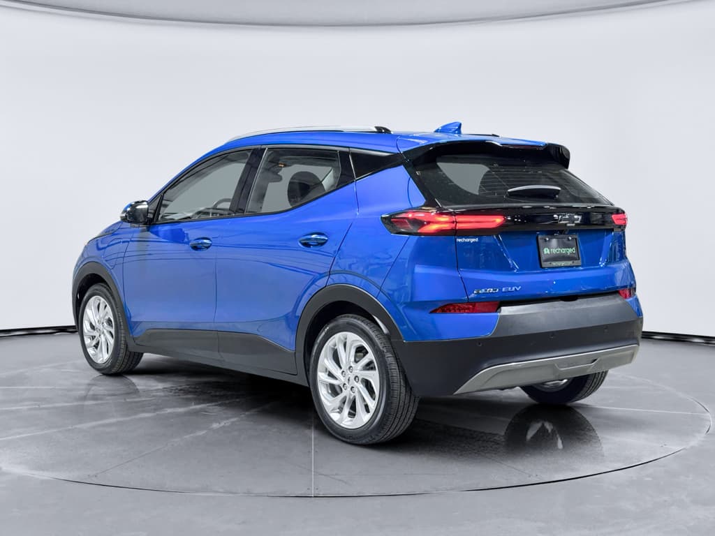 2023 Chevrolet Bolt EUV view 2