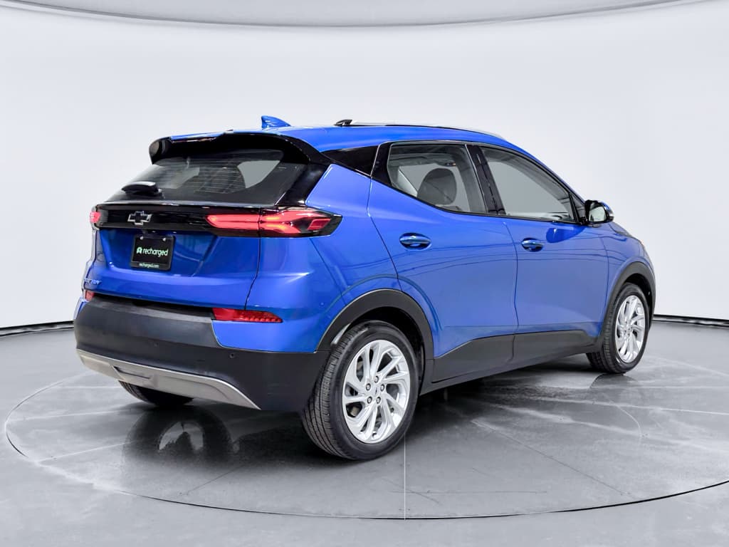 2023 Chevrolet Bolt EUV view 3
