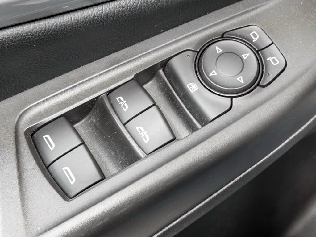 2023 Chevrolet Bolt EUV view 7