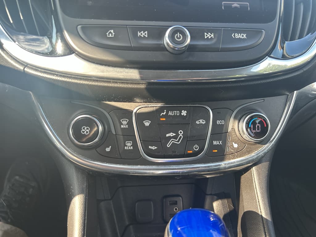 2016 Chevrolet Volt view 9