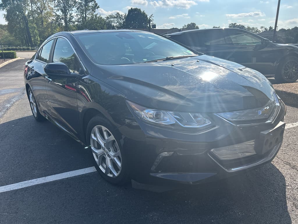 2016 Chevrolet Volt view 3