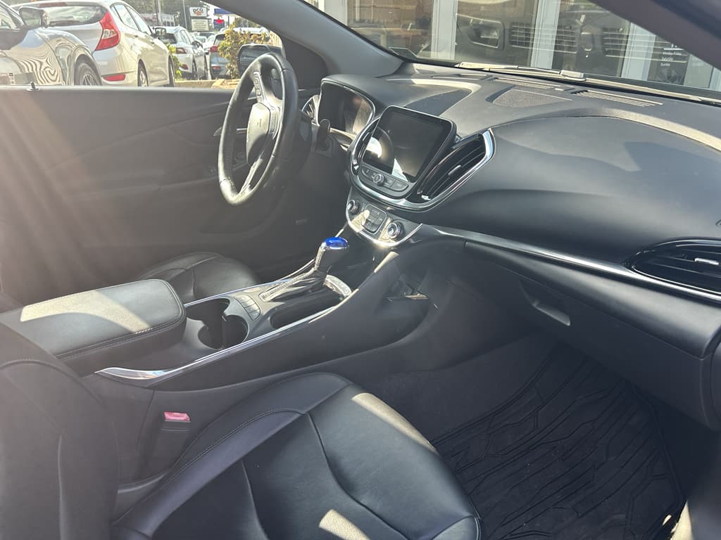 2016 Chevrolet Volt view 4