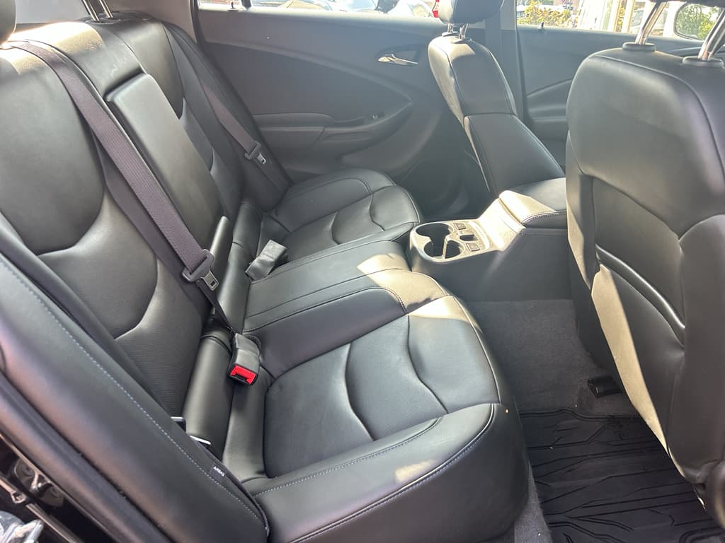 2016 Chevrolet Volt view 5