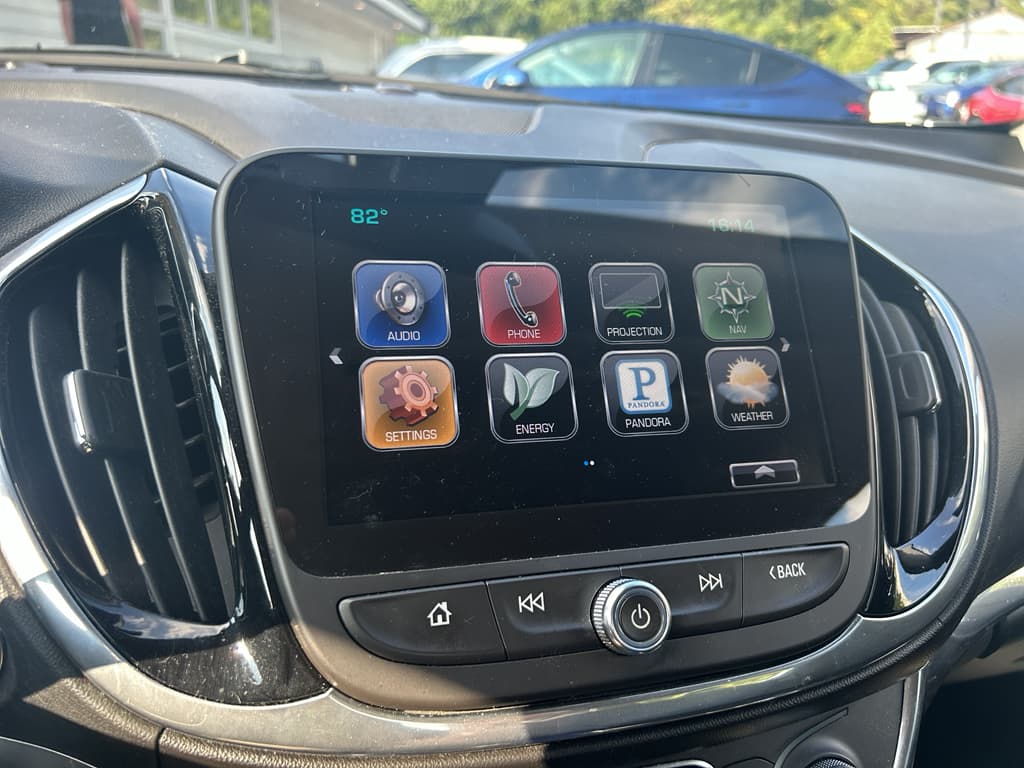 2016 Chevrolet Volt view 8