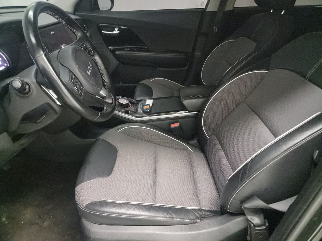 2022 Kia Niro EV view 5