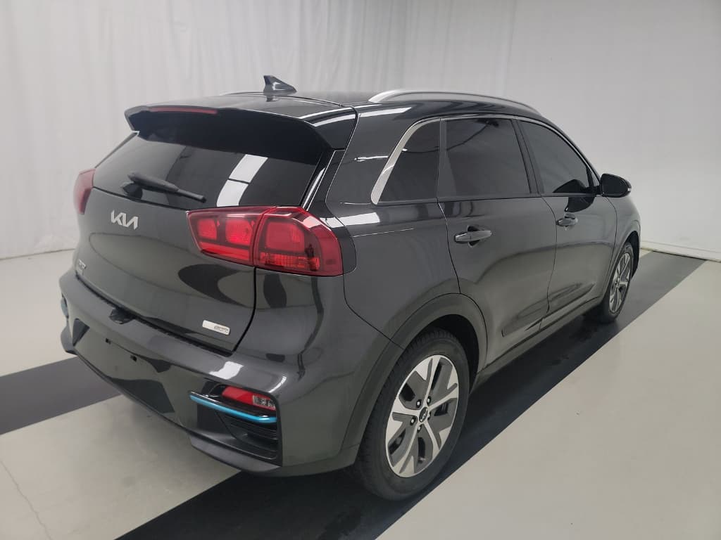 2022 Kia Niro EV view 3
