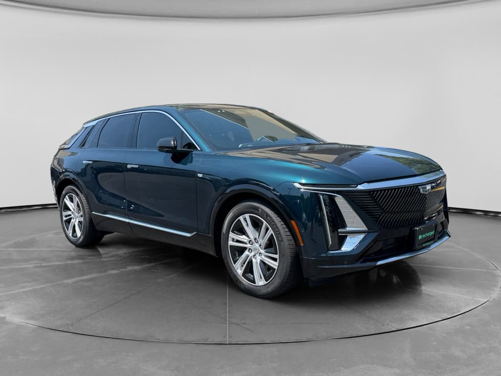 2024 Cadillac Lyriq view 3