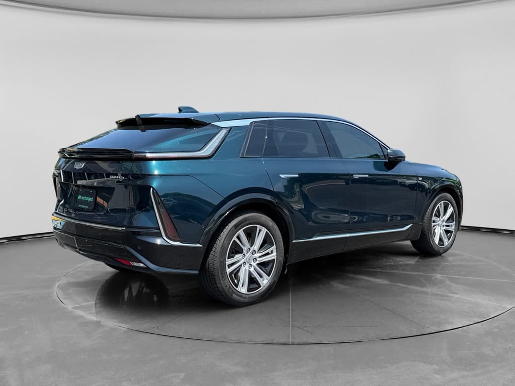 2024 Cadillac Lyriq view 2