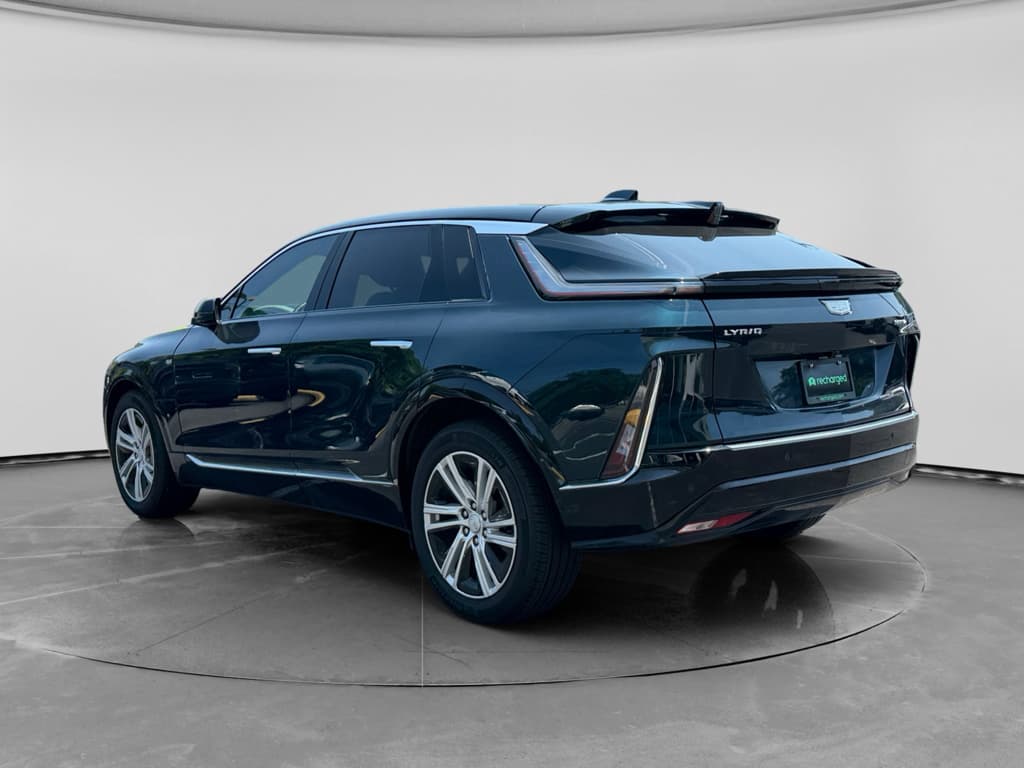 2024 Cadillac Lyriq view 4