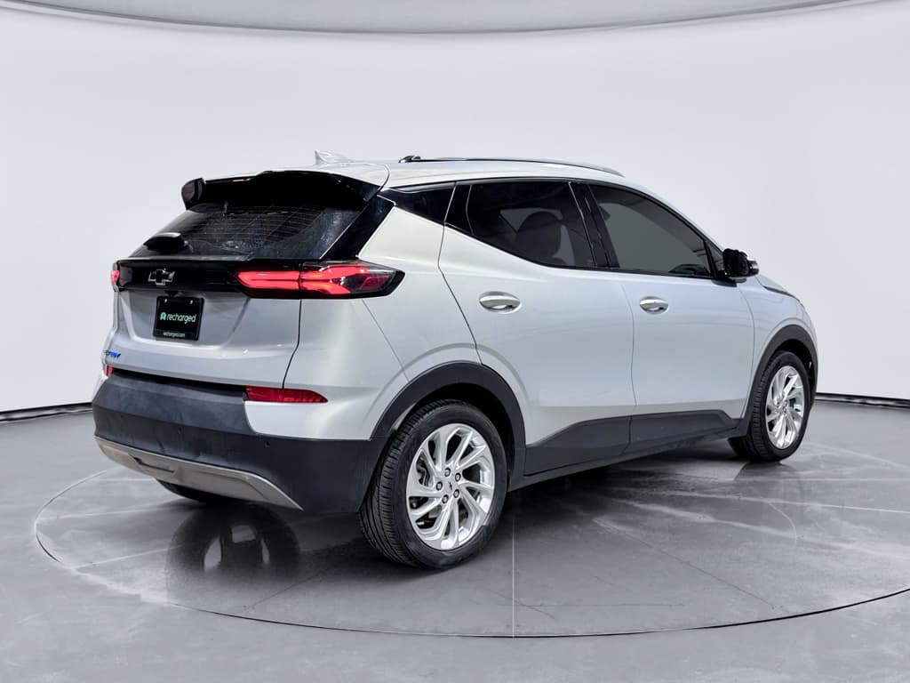 2023 Chevrolet Bolt EUV view 3