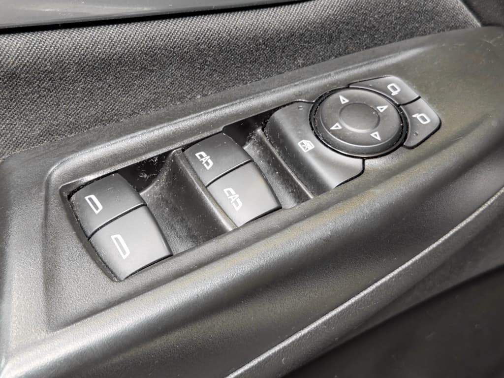 2023 Chevrolet Bolt EUV view 7