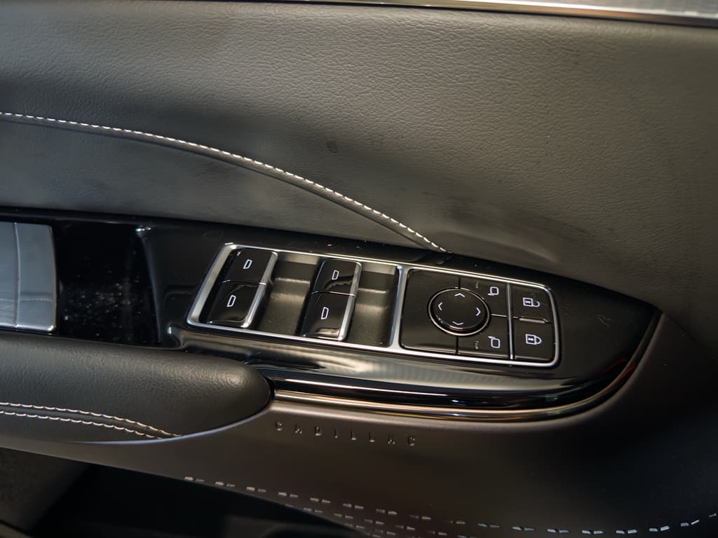 2024 Cadillac Lyriq view 8