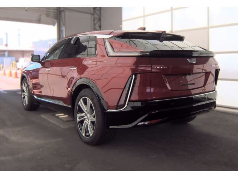 2024 Cadillac Lyriq view 3