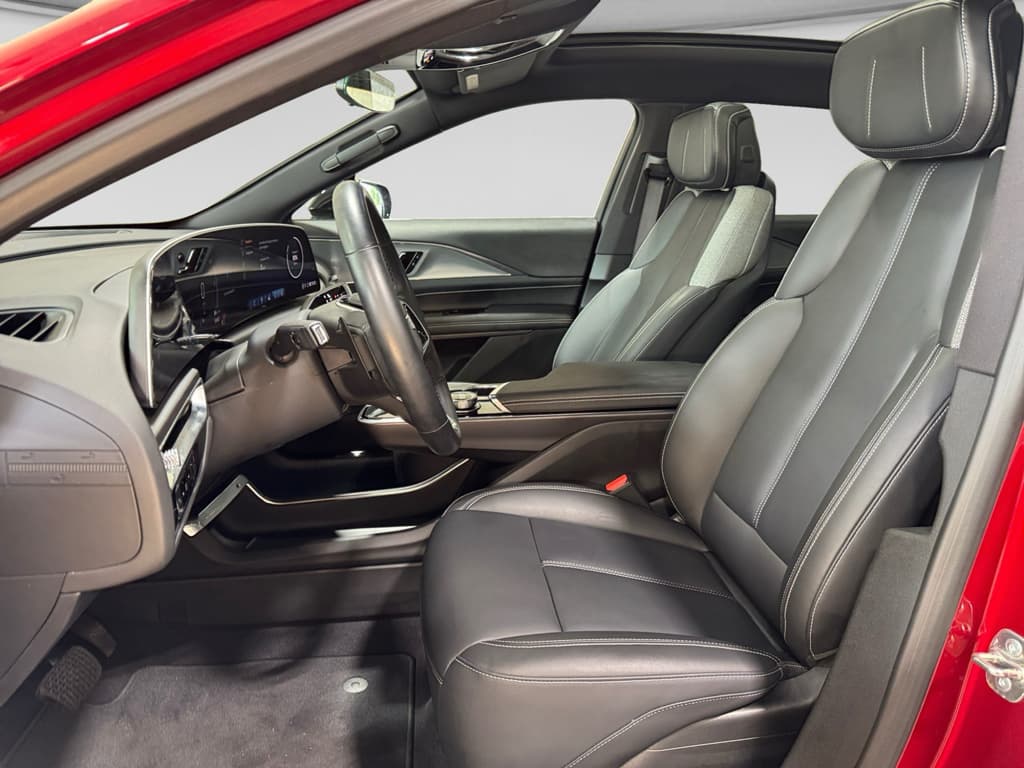 2024 Cadillac Lyriq view 18