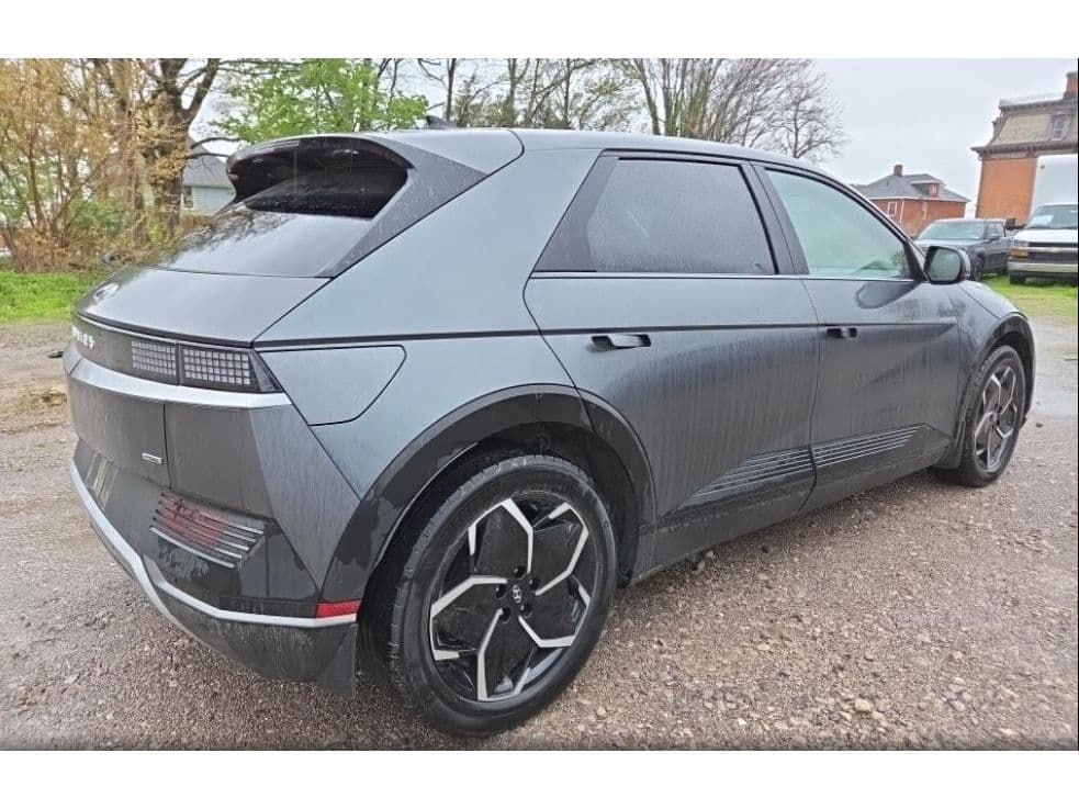 2023 Hyundai IONIQ 5 view 3