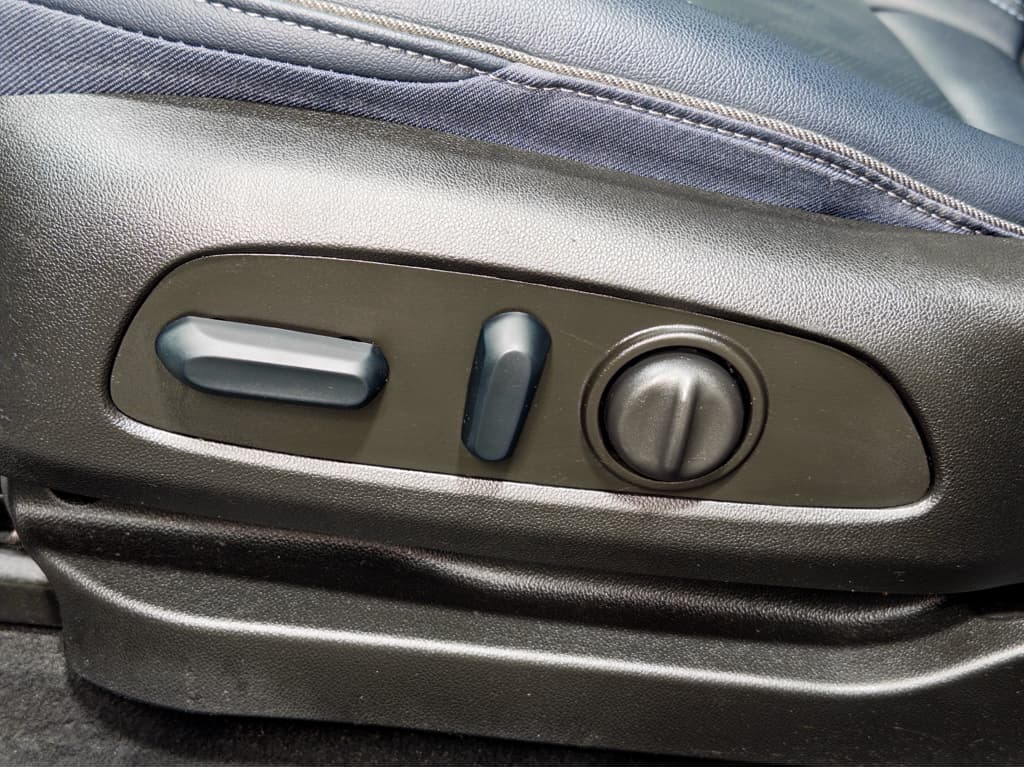 2023 Chevrolet Bolt EUV view 7