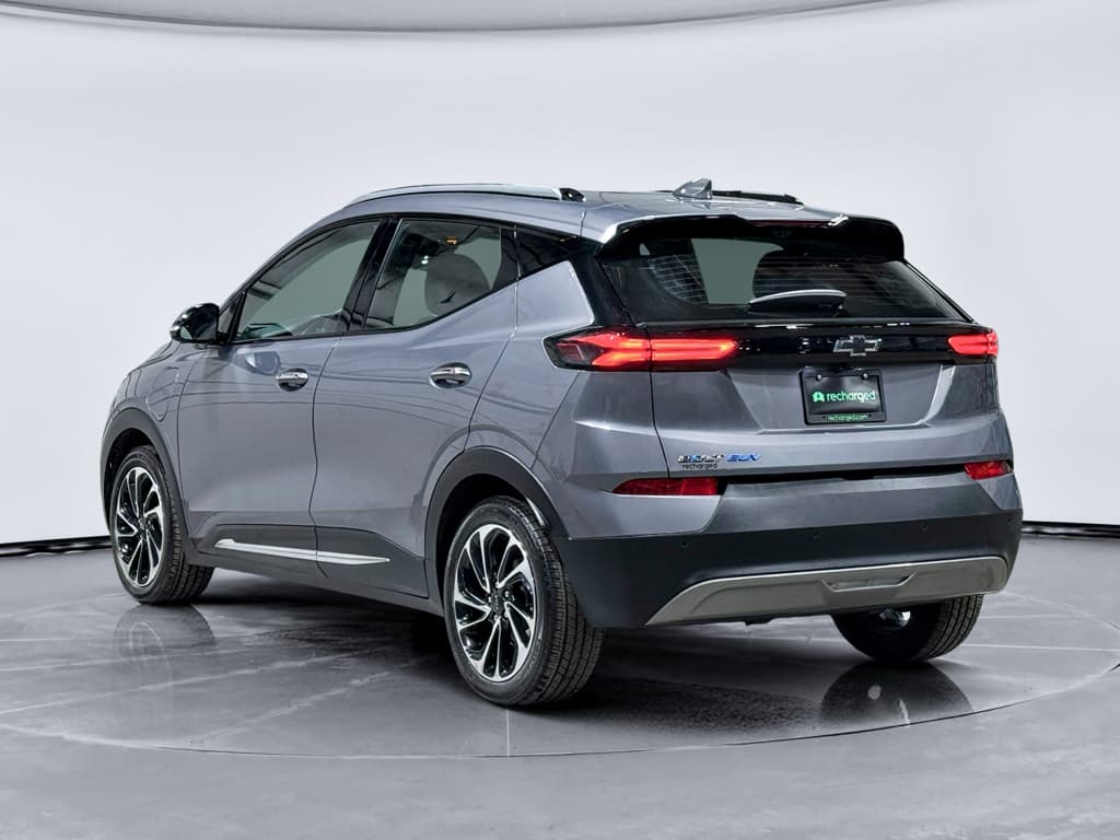 2023 Chevrolet Bolt EUV view 2