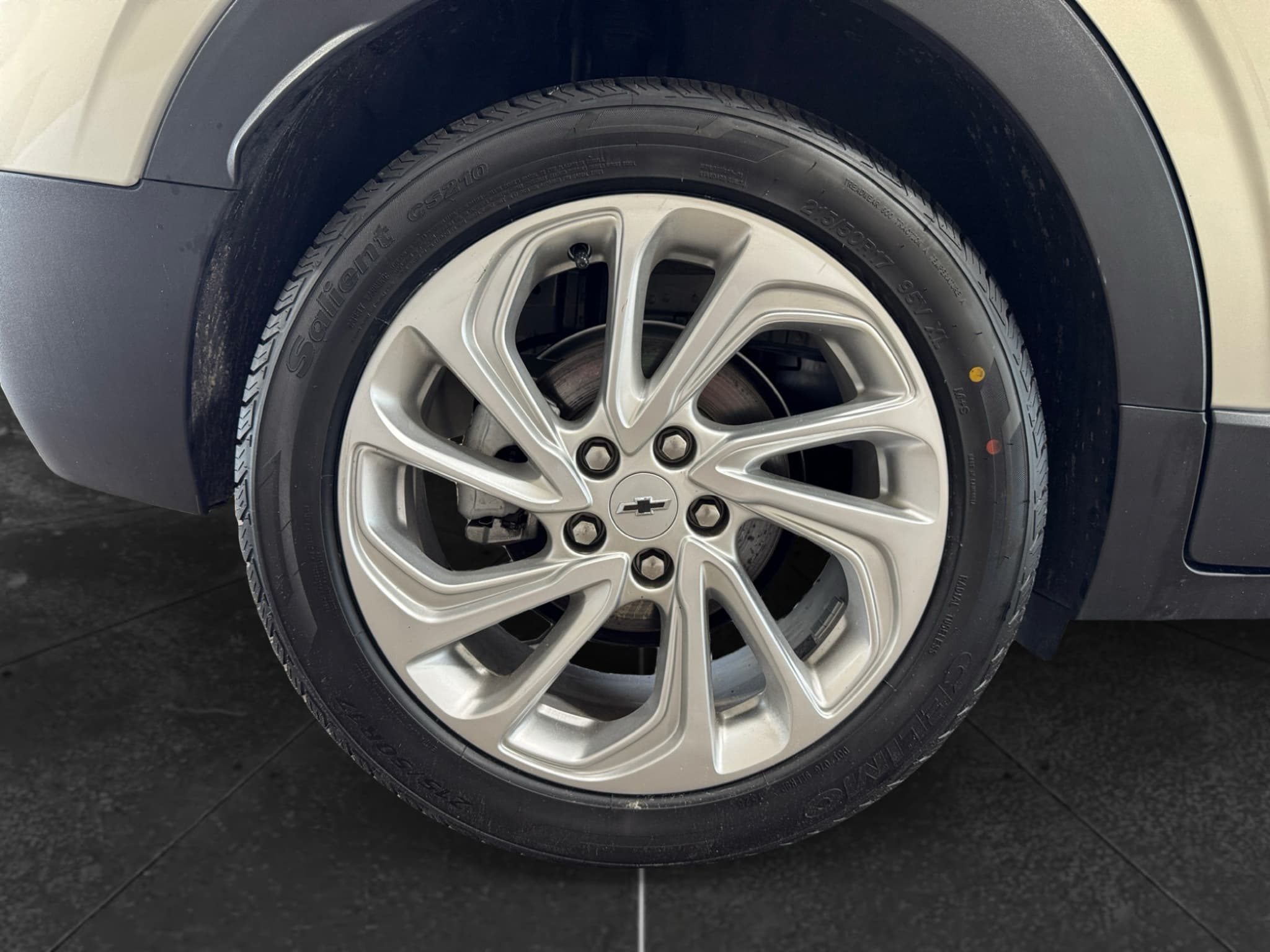 2023 Chevrolet Bolt EUV view 34