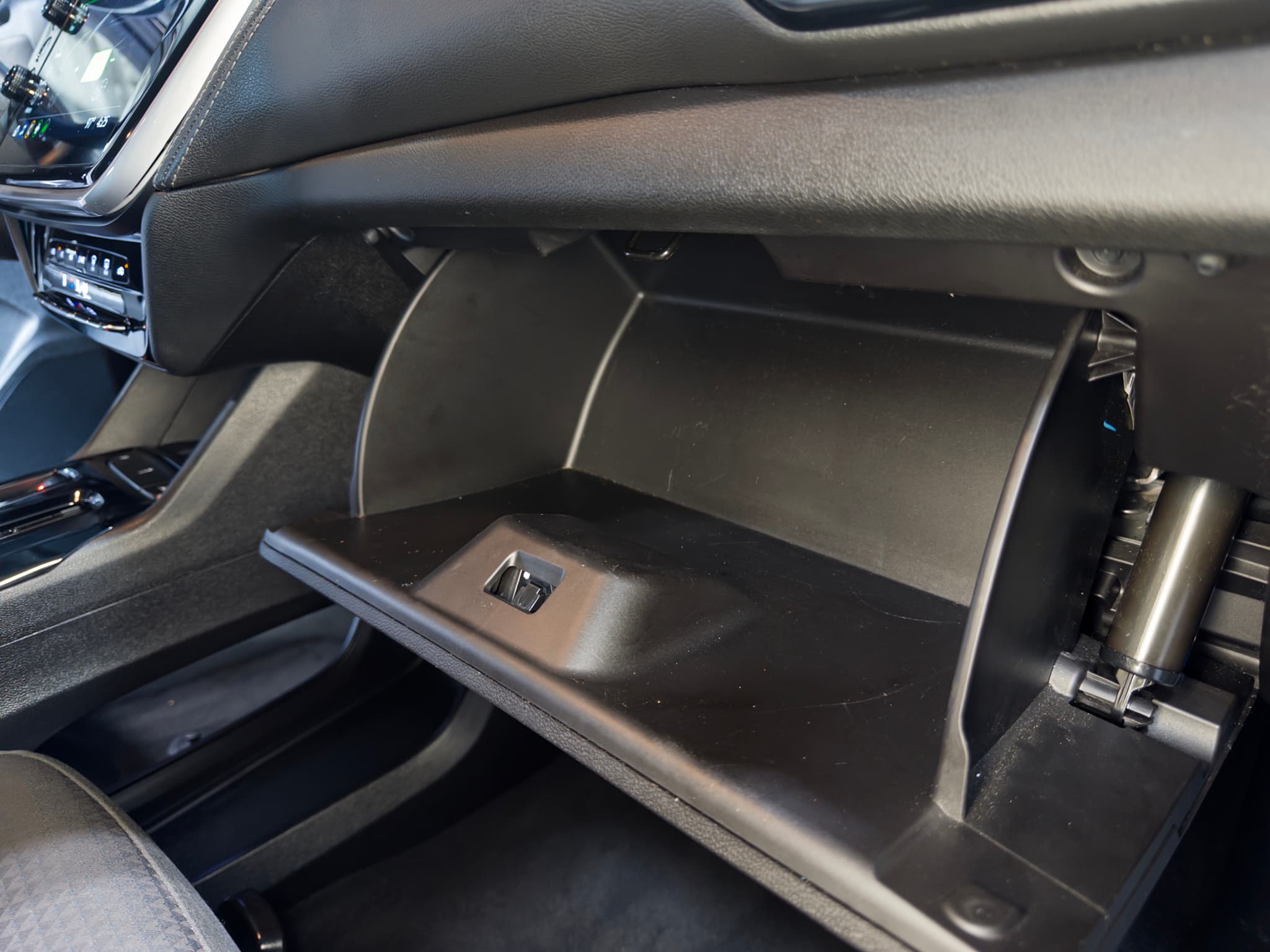 2023 Chevrolet Bolt EUV view 18