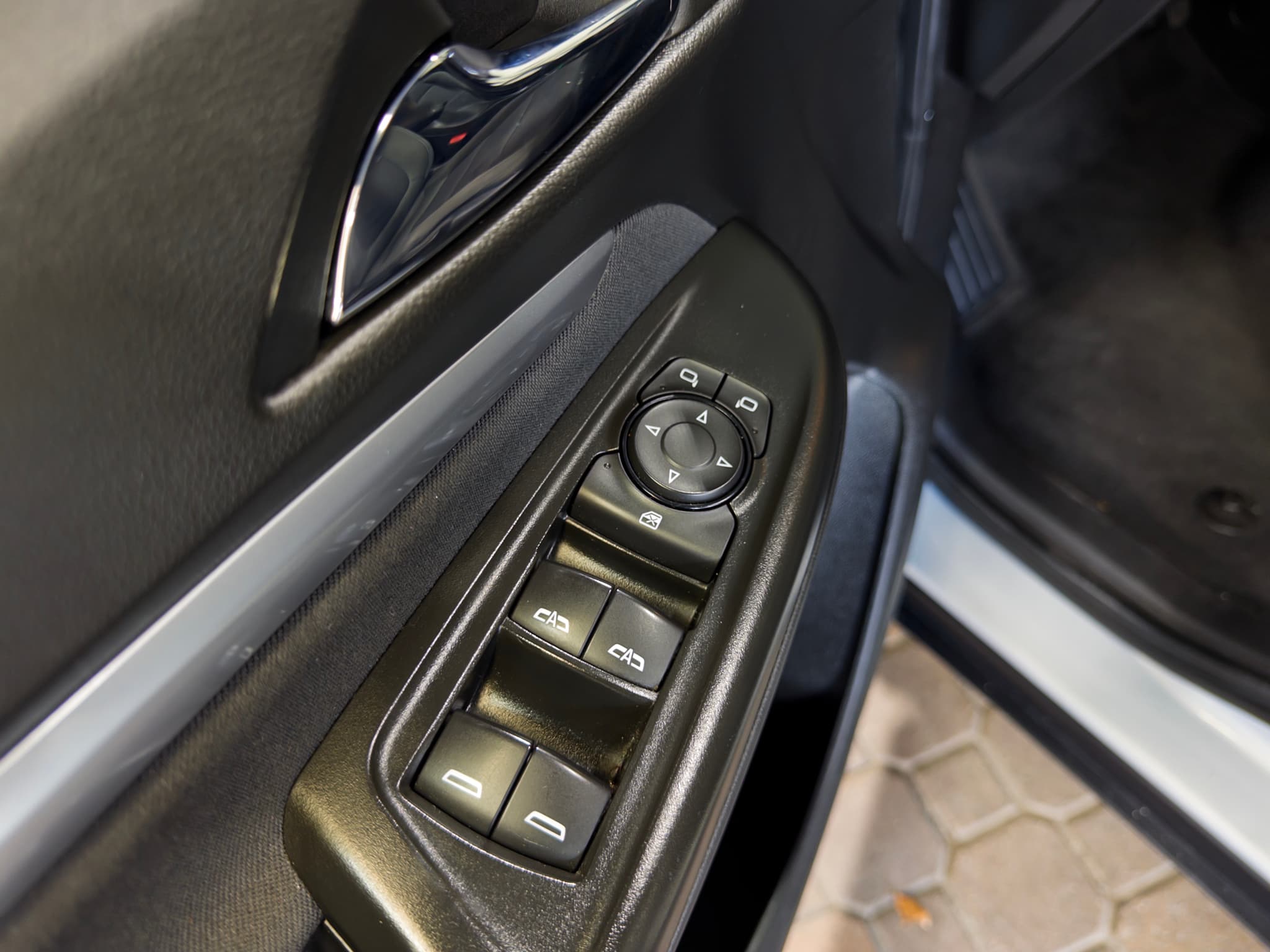 2023 Chevrolet Bolt EUV view 7