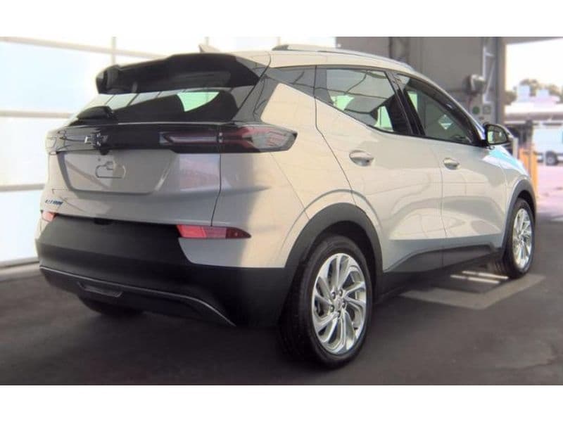 2023 Chevrolet Bolt EUV view 3