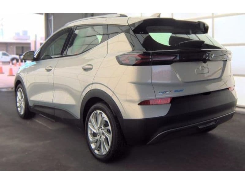 2023 Chevrolet Bolt EUV view 4