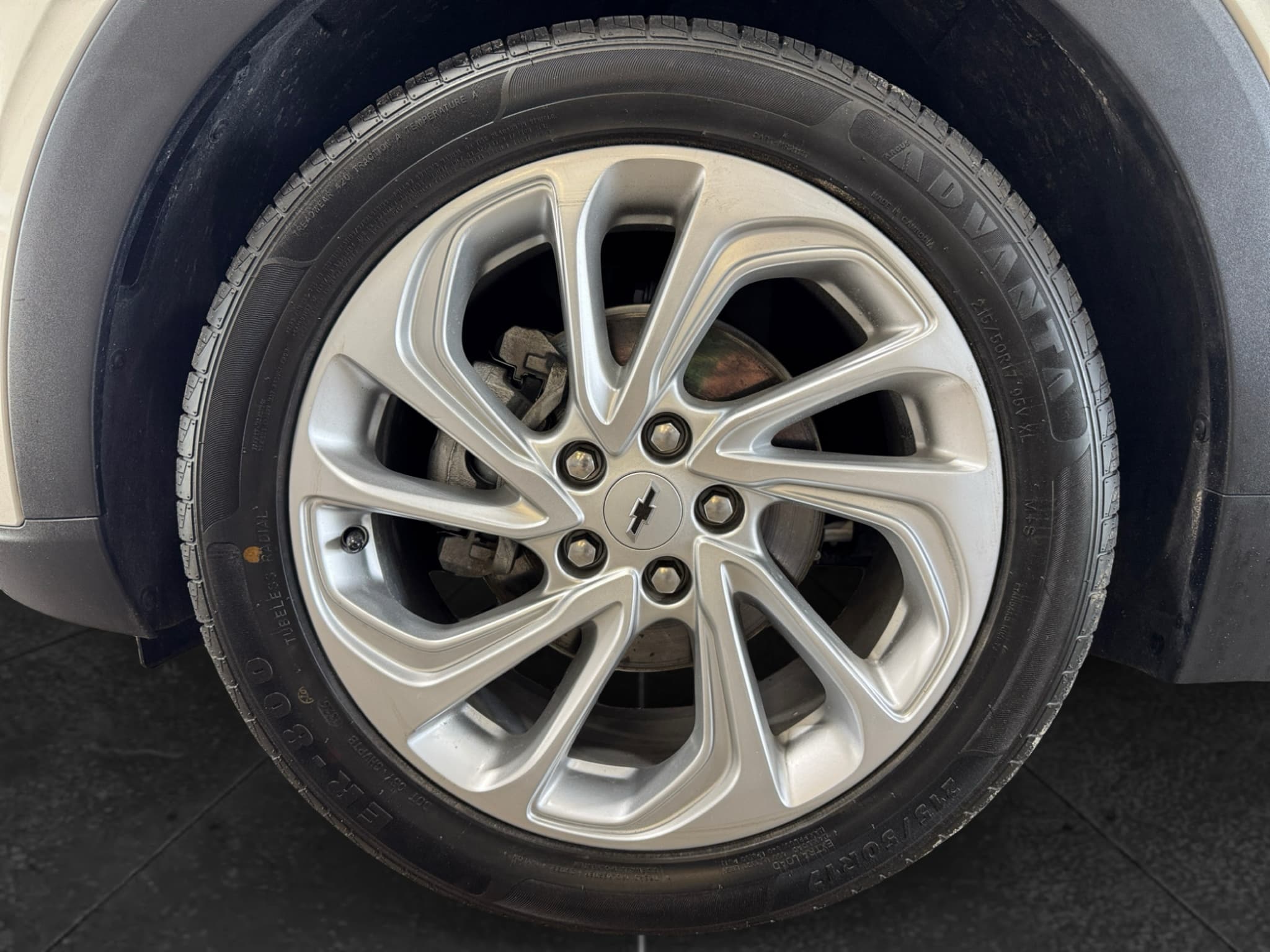 2023 Chevrolet Bolt EUV view 30