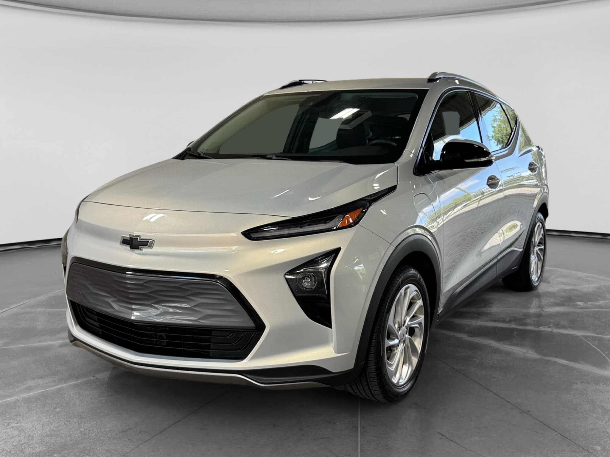 2023 Chevrolet Bolt EUV view 1