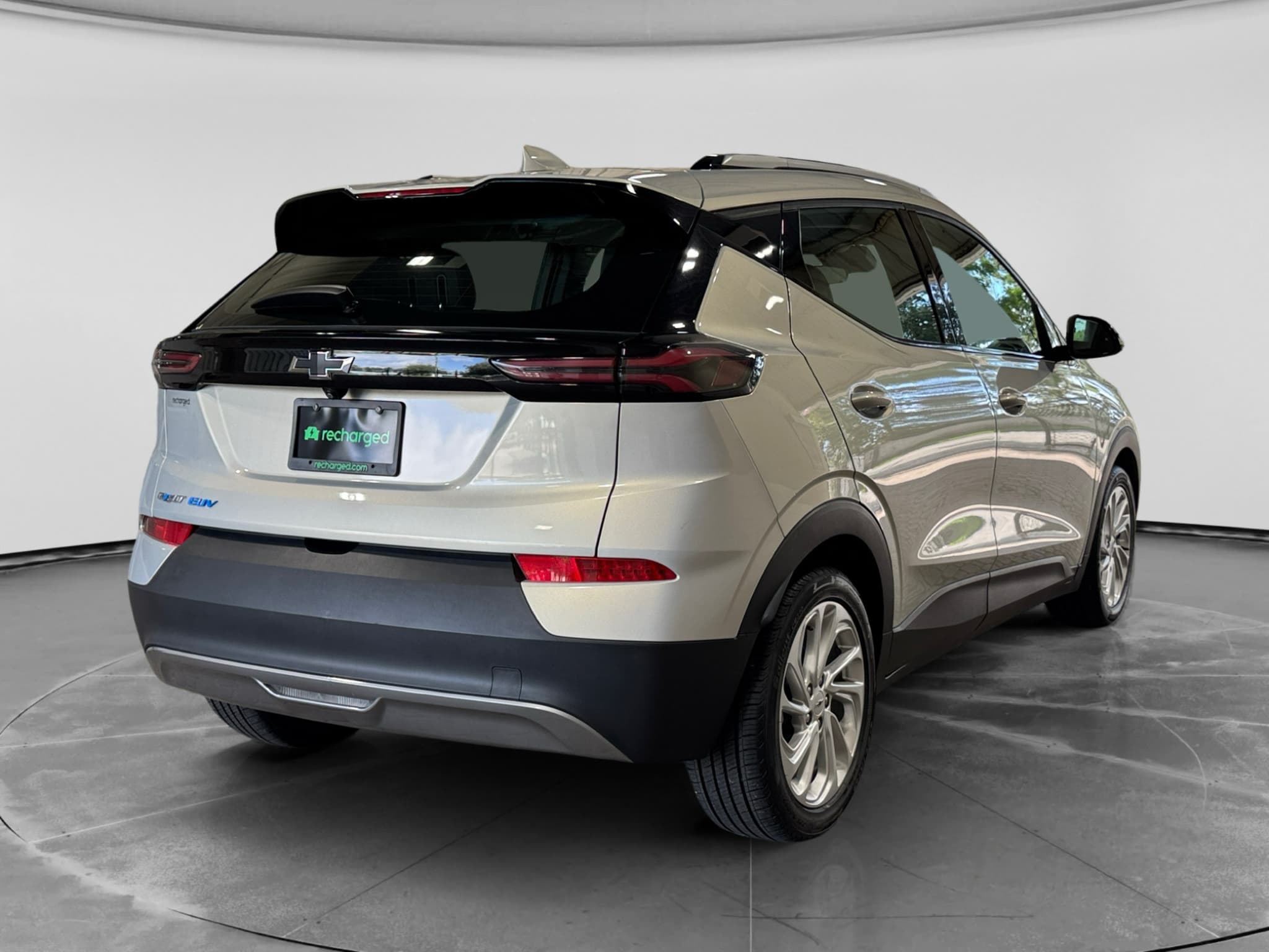 2023 Chevrolet Bolt EUV view 3