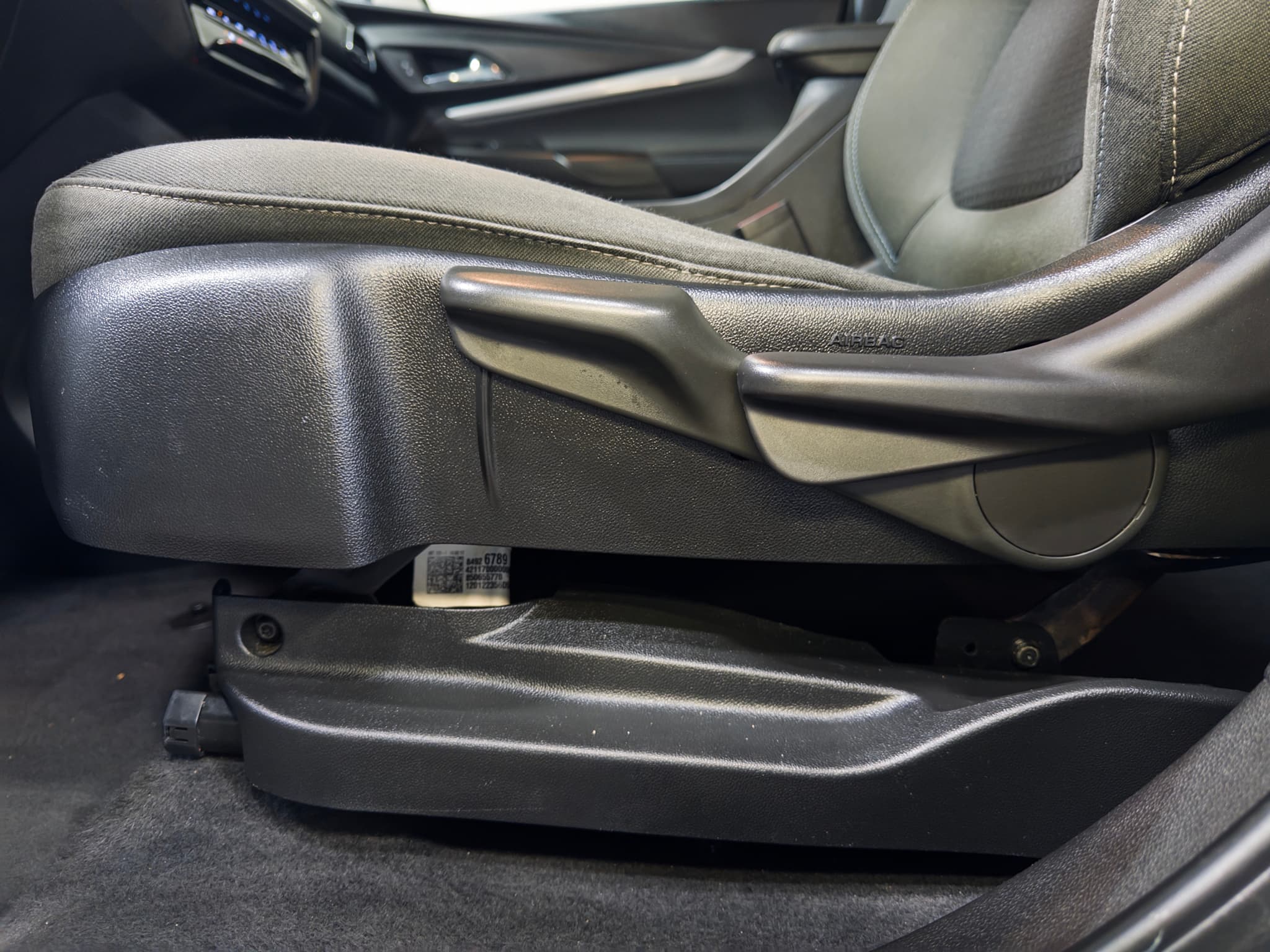 2023 Chevrolet Bolt EUV view 6