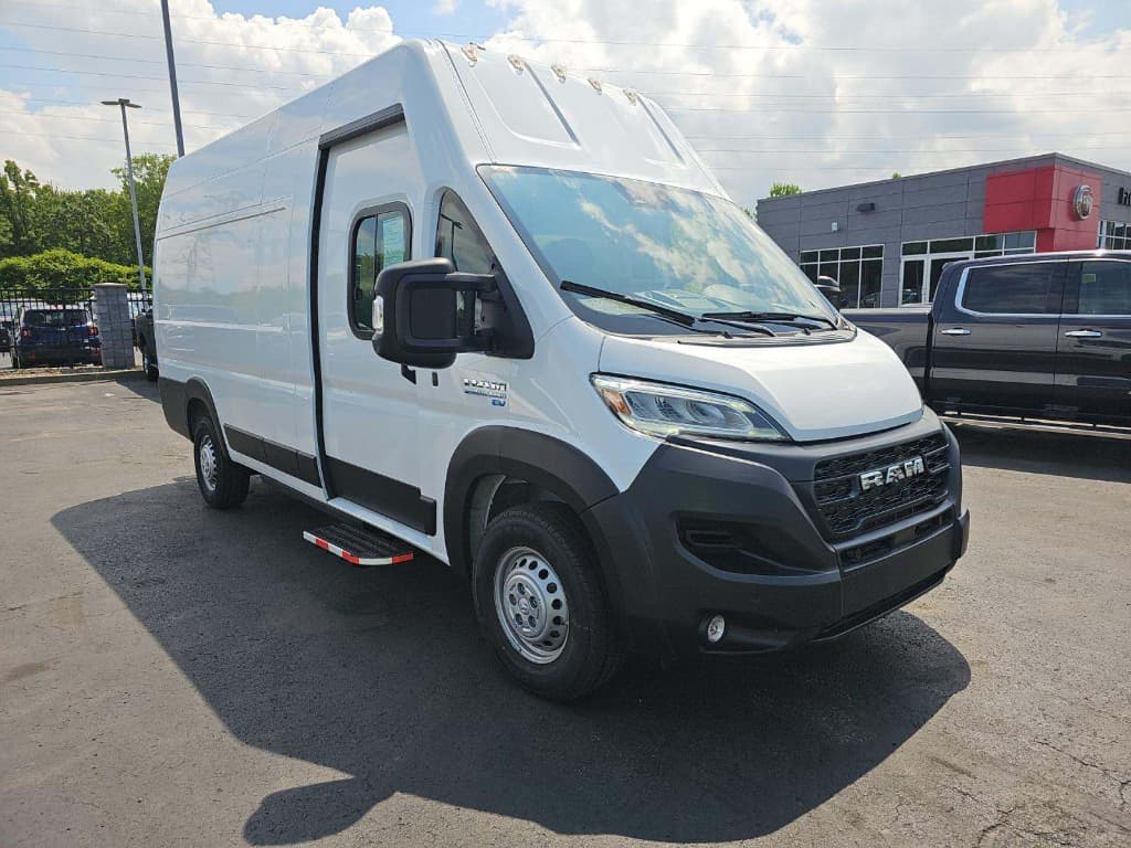 2024 Ram ProMaster 3500 BEV view 4