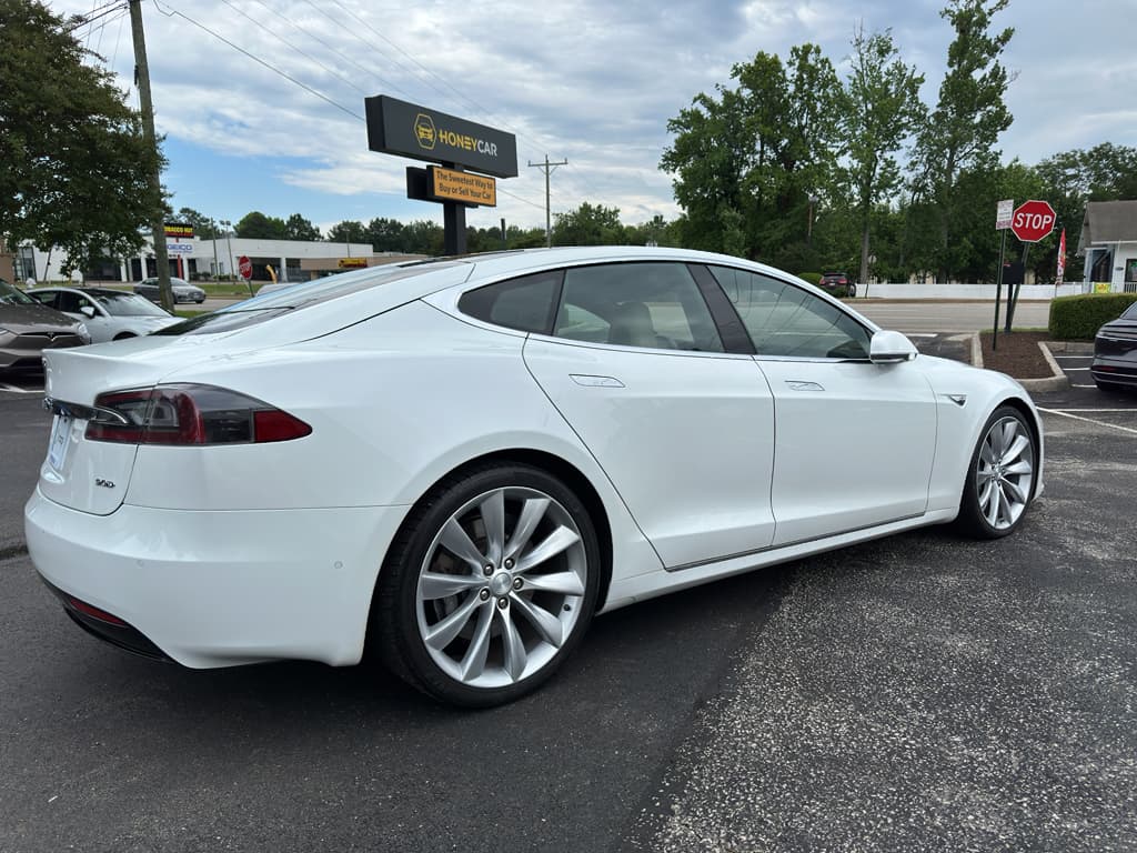 2016 Tesla Model S view 3