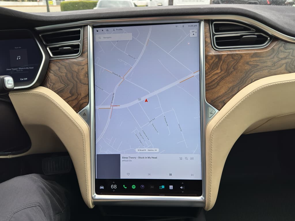 2016 Tesla Model S view 11