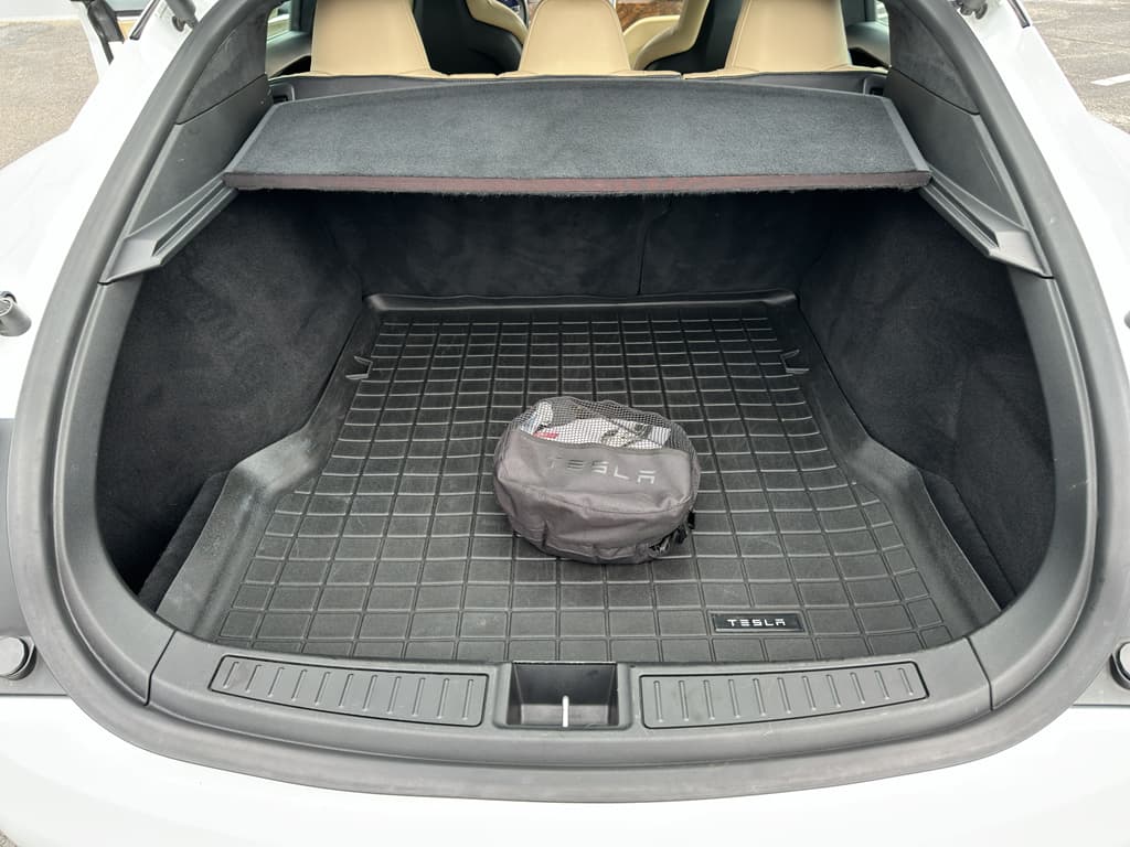 2016 Tesla Model S view 20