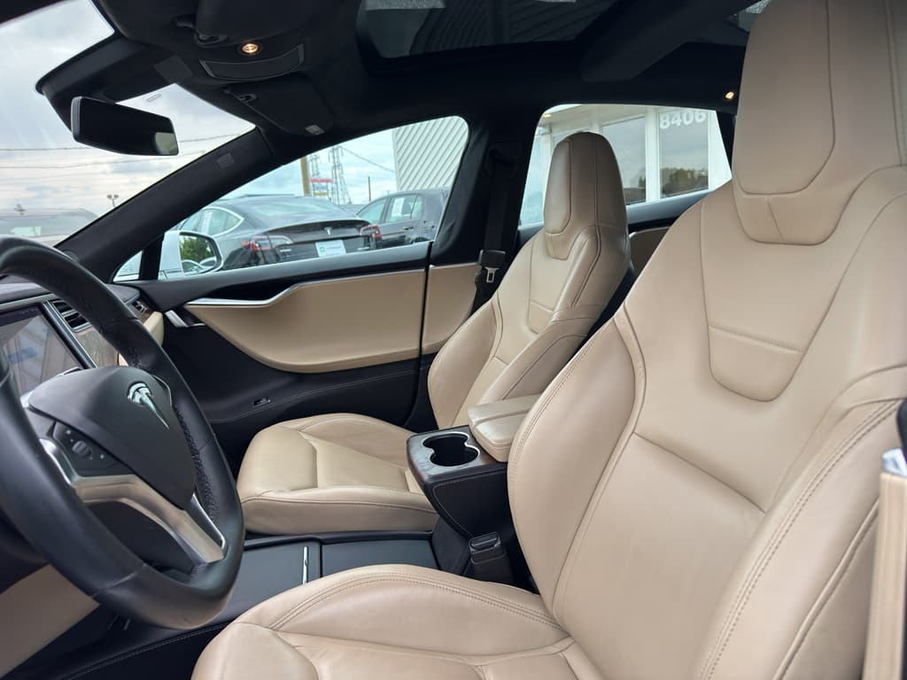 2016 Tesla Model S view 14