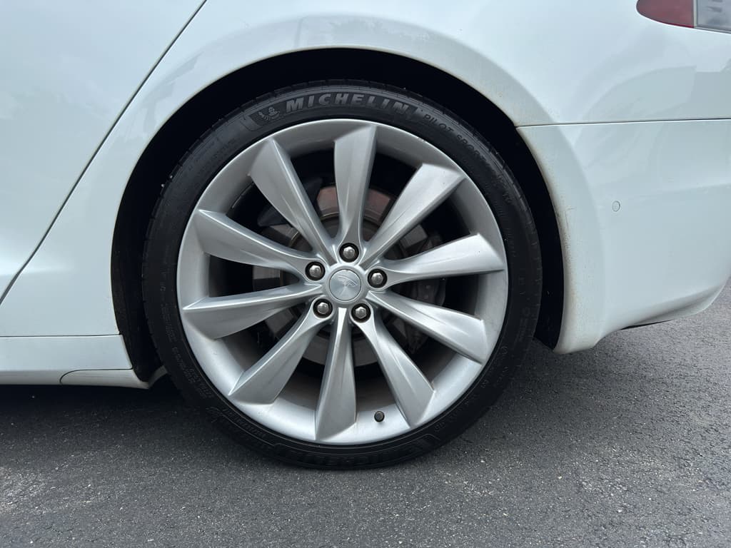 2016 Tesla Model S view 28