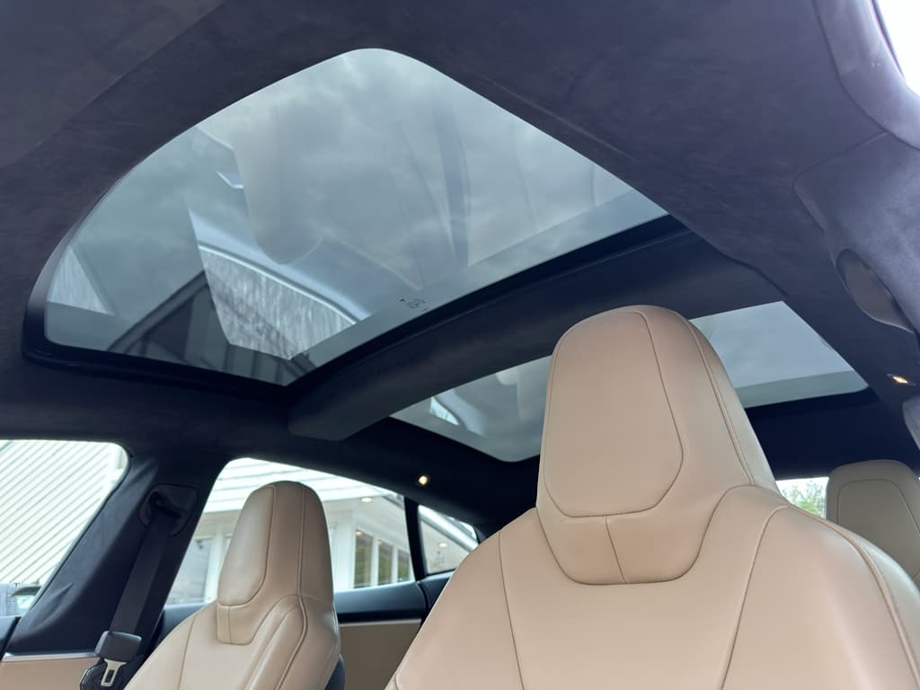 2016 Tesla Model S view 18