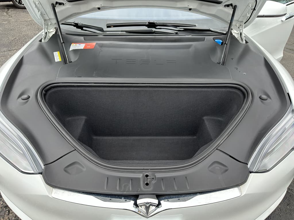 2016 Tesla Model S view 21