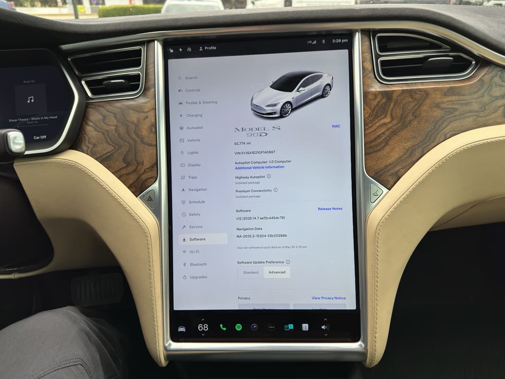 2016 Tesla Model S view 10