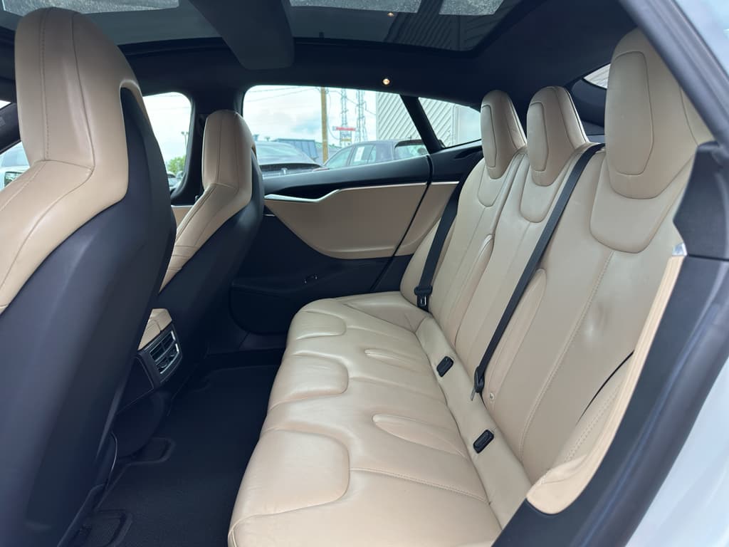 2016 Tesla Model S view 19