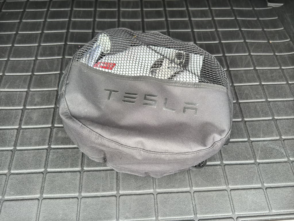 2016 Tesla Model S view 6