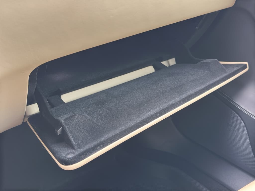 2016 Tesla Model S view 17