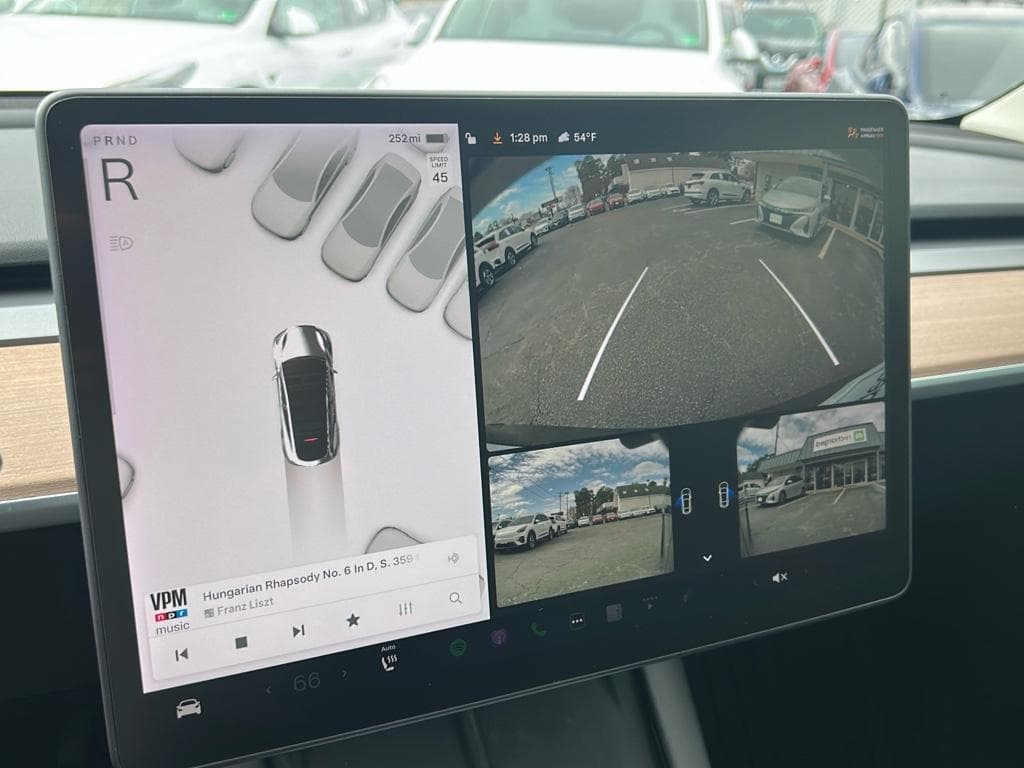 2021 Tesla Model Y view 11