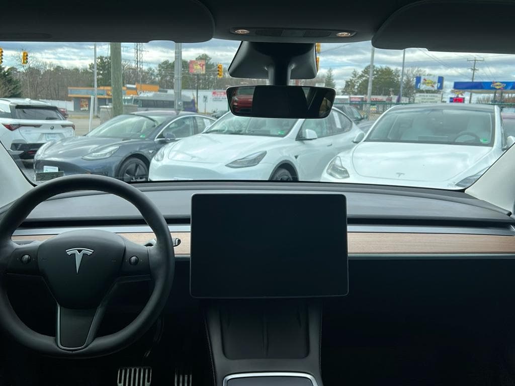 2021 Tesla Model Y view 13