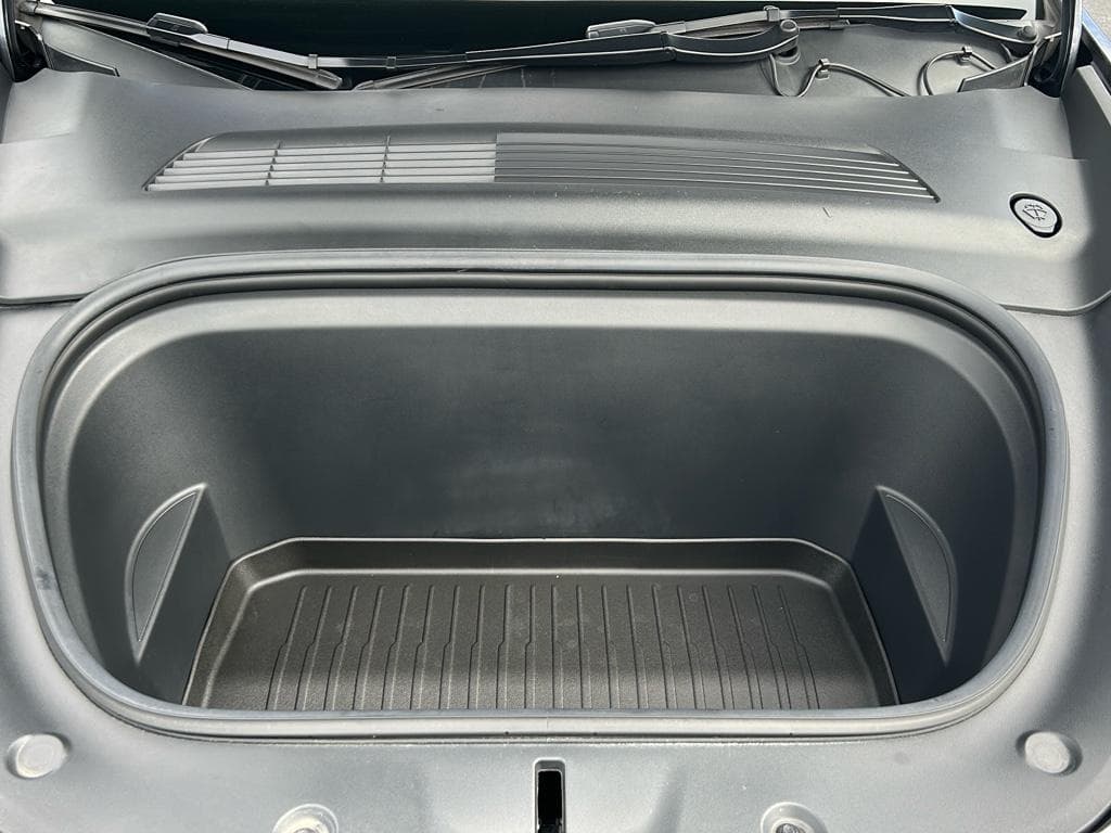 2021 Tesla Model Y view 21
