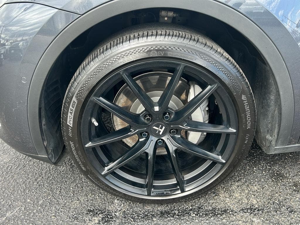 2021 Tesla Model Y view 24