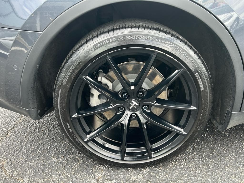 2021 Tesla Model Y view 28